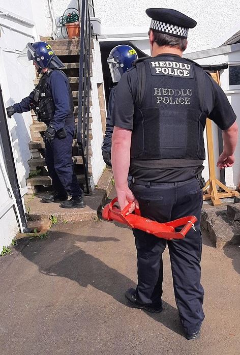 Officers at a warrant