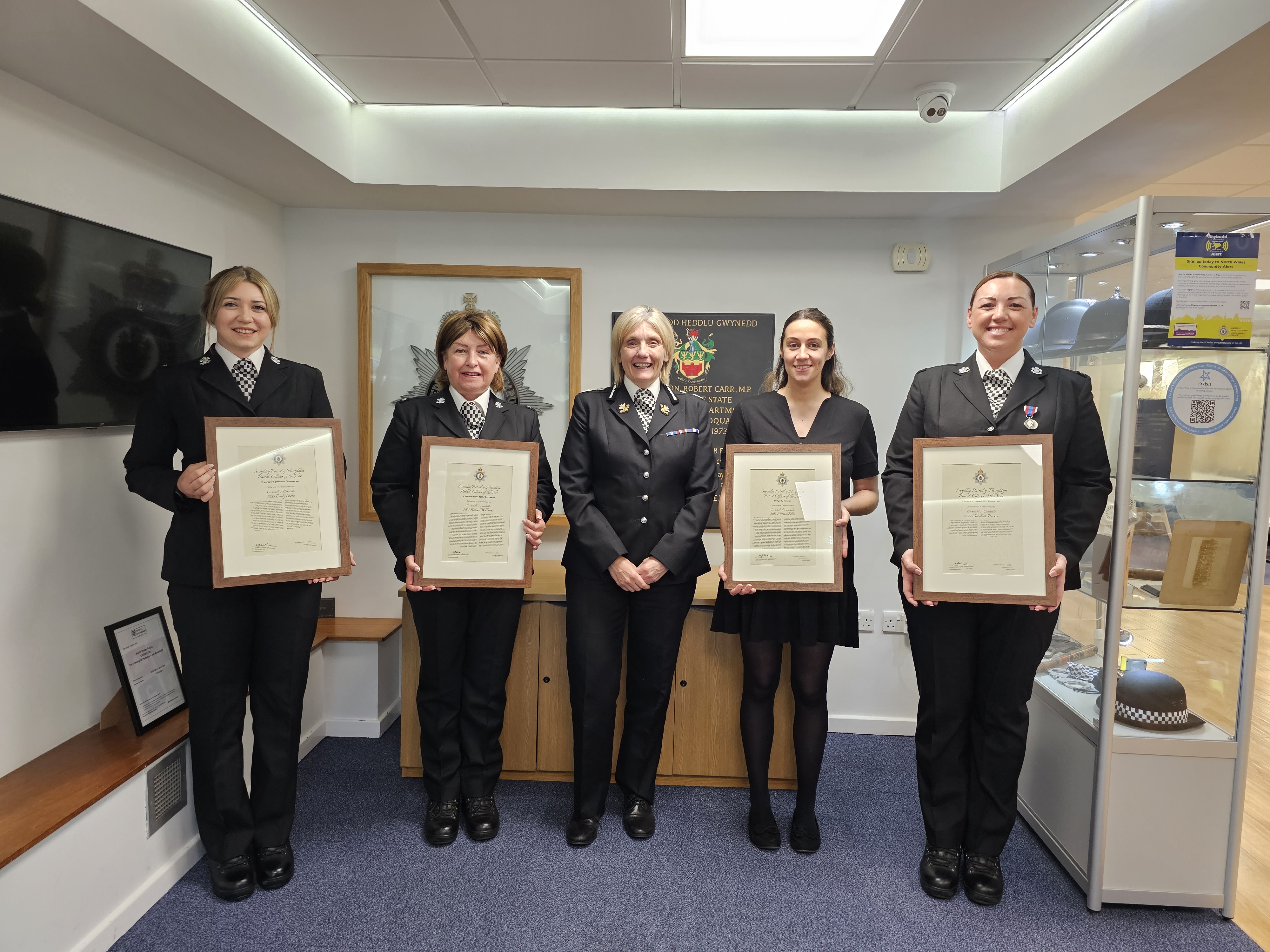 PCs being awarded certificates forresponse officer of the year