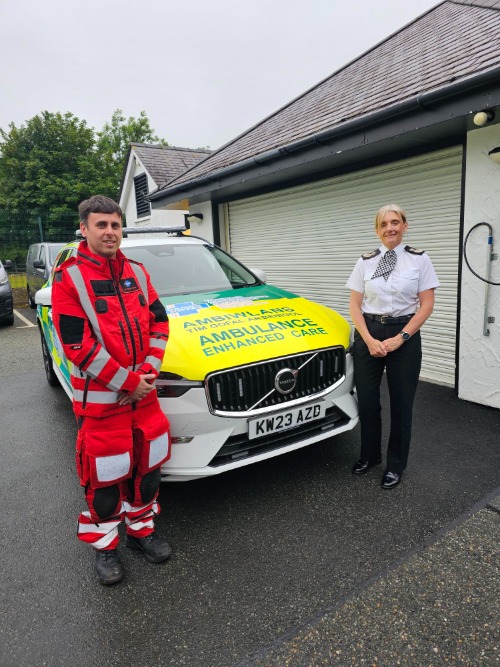 Photograph of Dr Bryn Ellis, Chief Constable Blakeman and the new NWEDS vehicle